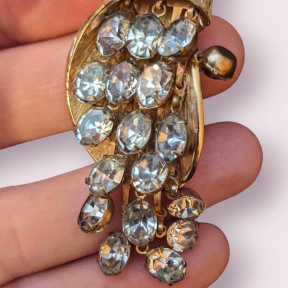 Vintage Mid Century Modern Dangle Rhinestone Gold Tone Brooch